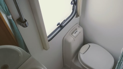 Elddis – 4 berth Peugeot alcove from 2006