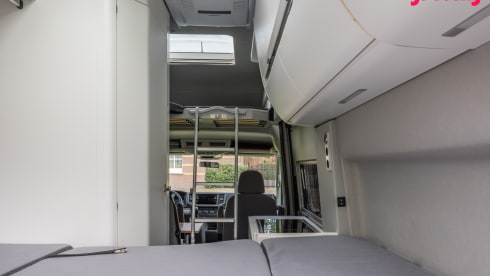 4-person VW GRAND CALIFORNIA automatic WITH AIR CONDITIONING, shower and toilet 