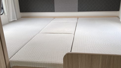 13/21 – Luxurious, complete camper with length beds and a pull-down bed!