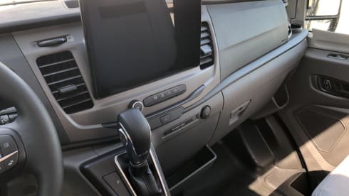 Nieuwe Camperbus Magnetic Grey – FORD LMC Innovan 590 camper van from 2024 Magnetic Gray