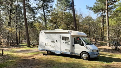 Mr. Blue  – Bürstner Merano with air conditioning and fixed bed 2005