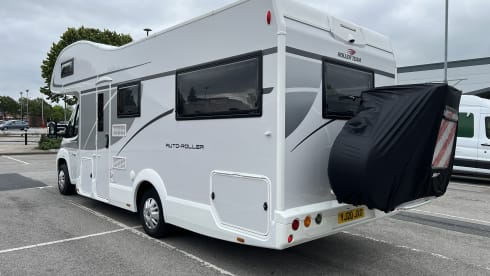 Alan – 6 berth Roller Team alcove from 2020