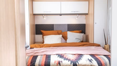 15/22 – Spacious family camper with 6 sleeping places!