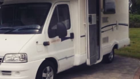 N and C – 5 berth Fiat bus from 2005