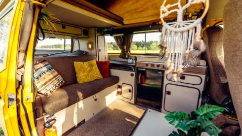 Simba – the yellow retro Volkswagen van with lifting roof