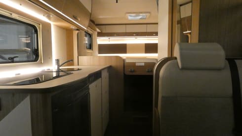 Pura Vida – Available for rent in Spain from October 1st: 2-person semi-integrated camper 