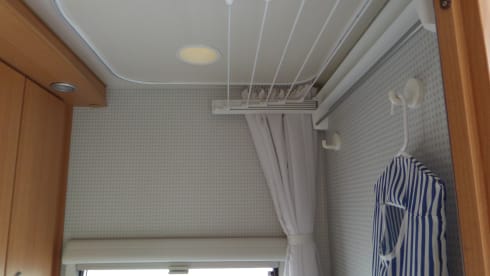 Compact family camper with bunk bed