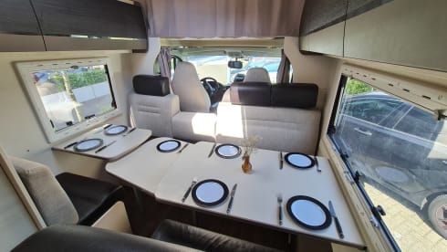 Luxe Familiecamper – Luxury Family Camper, Sleeps 6, Air Conditioning, Wifi