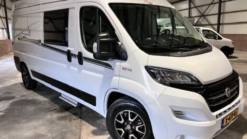 Libertad – For rent fully equipped 4-person bus camper from 2022 automatic