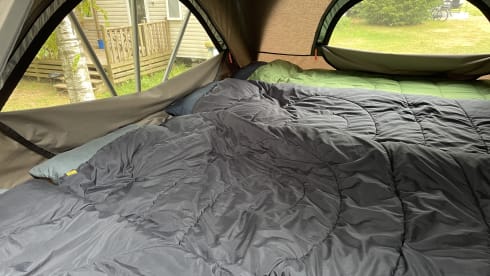 Jeep met daktent – Roof tent, 4 persons