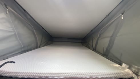 Hymer Grand Canyon mit aufklappbarem Dach für 4 Personen