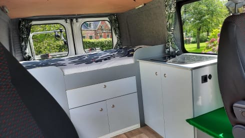 La Route Nouvelle  – Minibus Peugeot 2 places de 2016