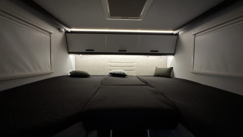 Luxurious and complete Sun Living S 70 SL 4-person family camper