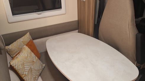 Volledig ingerichte splinternieuwe camper