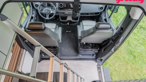 Hymer CrossOver with sleeping roof 4p. 