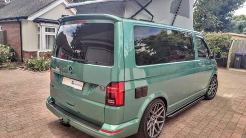 Larnee – 4 berth Volkswagen campervan from 2021