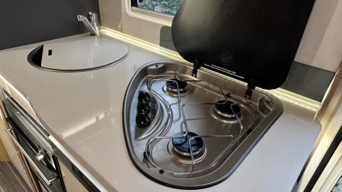 Bee – Fabulous six berth, five seat belt spacious motorhome 