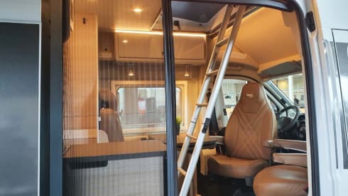 Manoeuvrable camper with 4 sleeping places - Burstner Campeo Roadrunnen C600