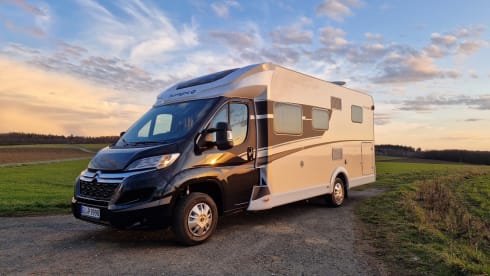 MobileFamilyT67 – Teilintegrierter Familiencamper