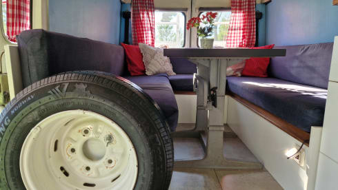 Nice Volkswagen bus camper, ready for adventure!