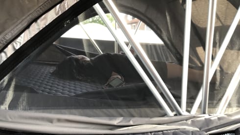 Easy rider  – VW Caravelle 4 pers. Camper van (2 x roof tent)