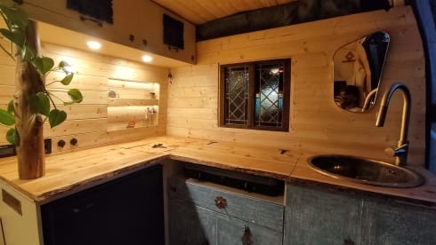 Miss Vanjie – Oriental Gypsy Wagon: Luxury Meets Adventure in Our Off-Grid Camper!