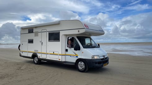 Eura Mobil – Spacious, 6-person family camper from 2003