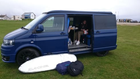 Blueberry – Elegante furgone camper VW T5 4 con w / aria condizionata e riscaldamento