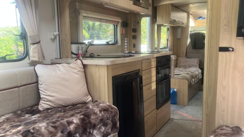 "Ziggy" – 6 berth Peugeot Motorhome