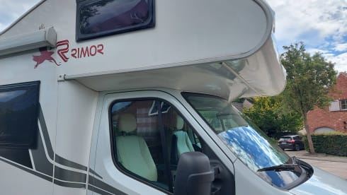 Nice spacious camper with all the necessary amenities