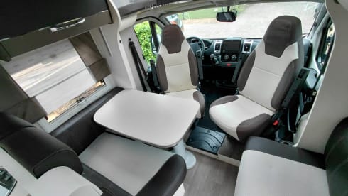 4p Challenger semi-integrated uit 2017