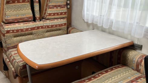 Camping-car 4 personnes soigné et complet de 2001