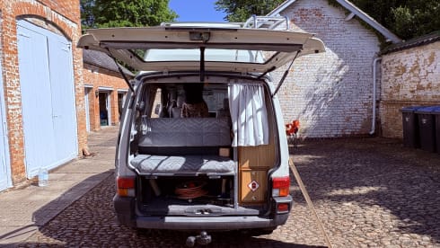 Vanny – Volkswagen Trident 1994 berth Campervan  1994.          