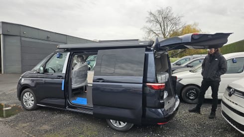4p Volkswagen campervan uit 2025