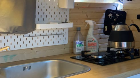 Leah – Beautifully converted wooden interior camper 