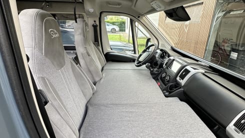 Pössl Summit Shine 640 3P – Brand new spacious campervan (2024)