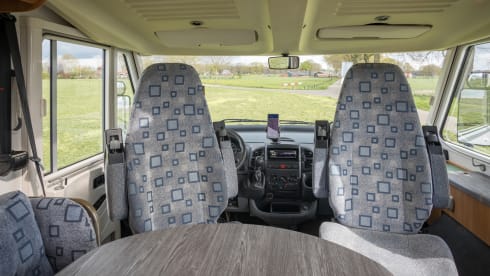Camper Homer – Spacious integral camper with lots of comfort!