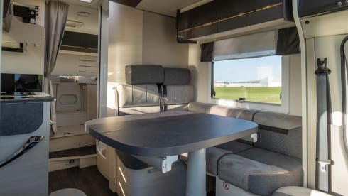 Chausson 3 – beautiful family camper, 5 persons with automatic transmission, built in 2024