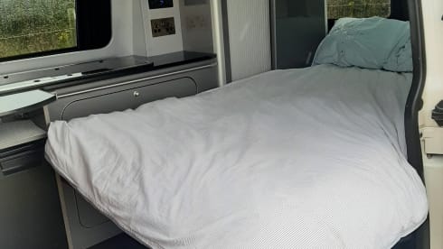 Florence (Flo for short) – Gorgeous 4 berth Volkswagen T5 Campervan 