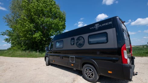 The Black Pearl – Campervan "VANTourer 630L"