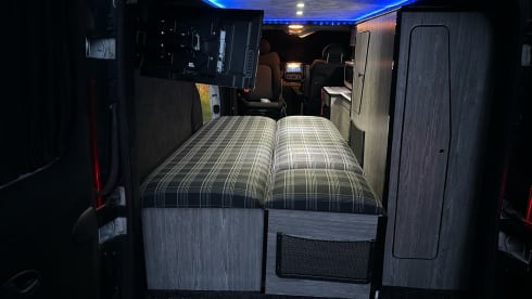 The Wee Hoose – The Wee Hoose – Vauxhall Vivaro LWB Campervan - 4 berth