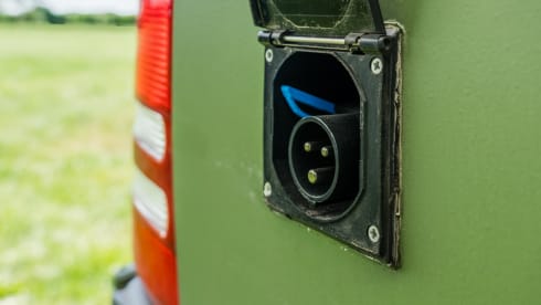 Stef – Cozy Off-grid Mercedes Campervan