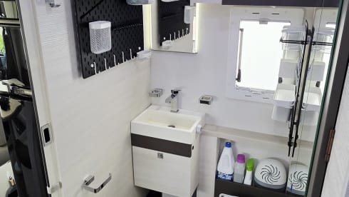 Miss Artemis – 4 berth Chausson semi-integrated from 2017