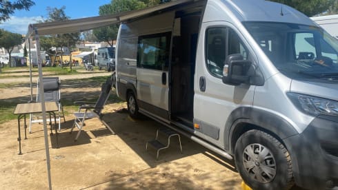 2-person Peugeot campervan from 2019