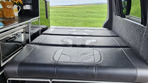 Lizzy the camperess  – 4 berth Volkswagen campervan from 2012