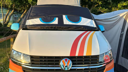 Ziggy – Ziggy - Retro and fun! 4 Berth VW T6 professionally converted Campervan