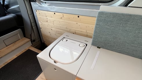 Hank the Van – Luxury off-grid Mercedes Sprinter