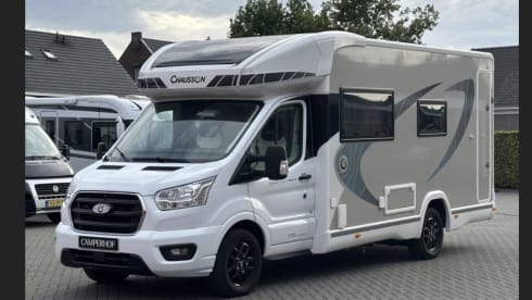 TRAVELKEES De Ruimste camper op de markt nu nieuw in de verhuur!  – Nieuw in de verhuur! Chauson 640 titanium premium nagenoeg nieuw! 