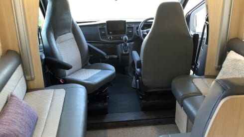 Peggy Sooz – F60-Auto Trail 4 berth 2023