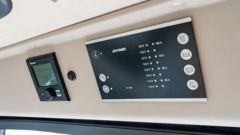 Luxe Hymer buscamper met lengte bedden